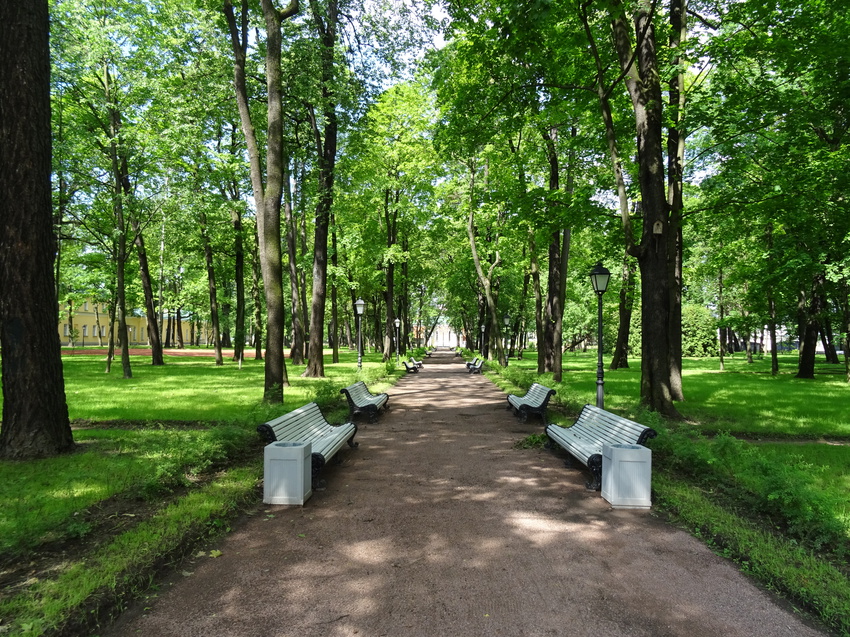 Парк у Каменноостровского дворца