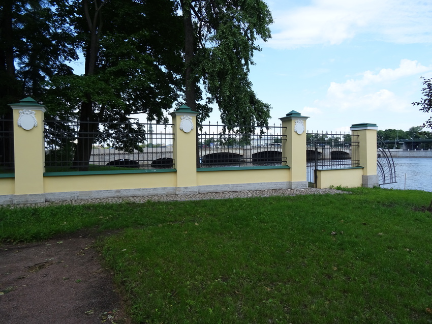 Территория вокруг Каменноостровского дворца