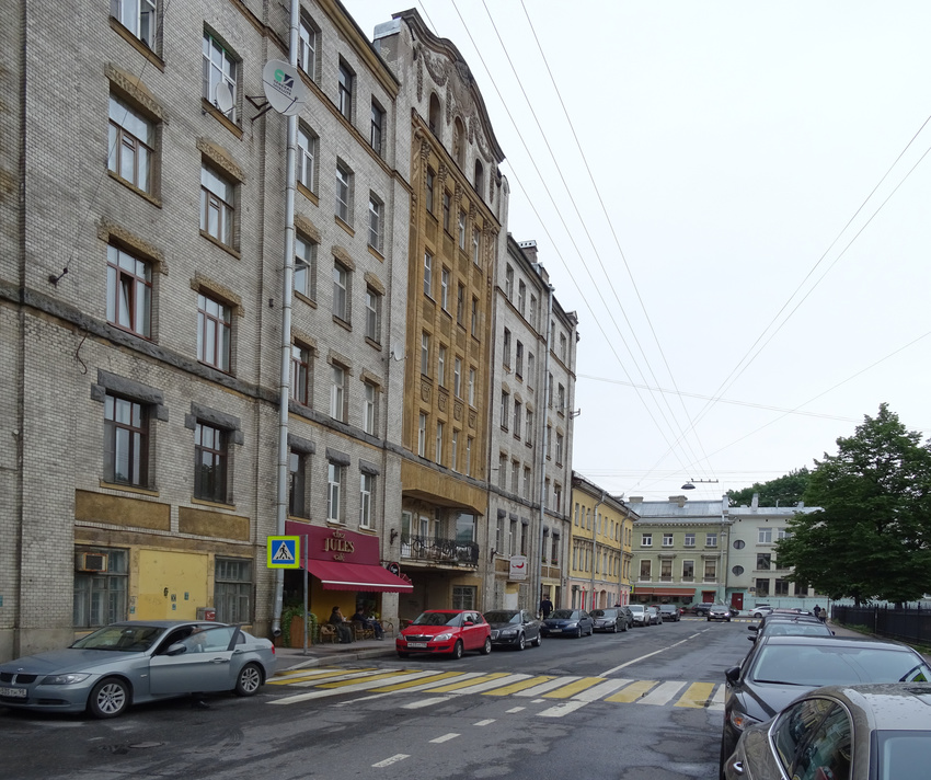 Улица Гангутская