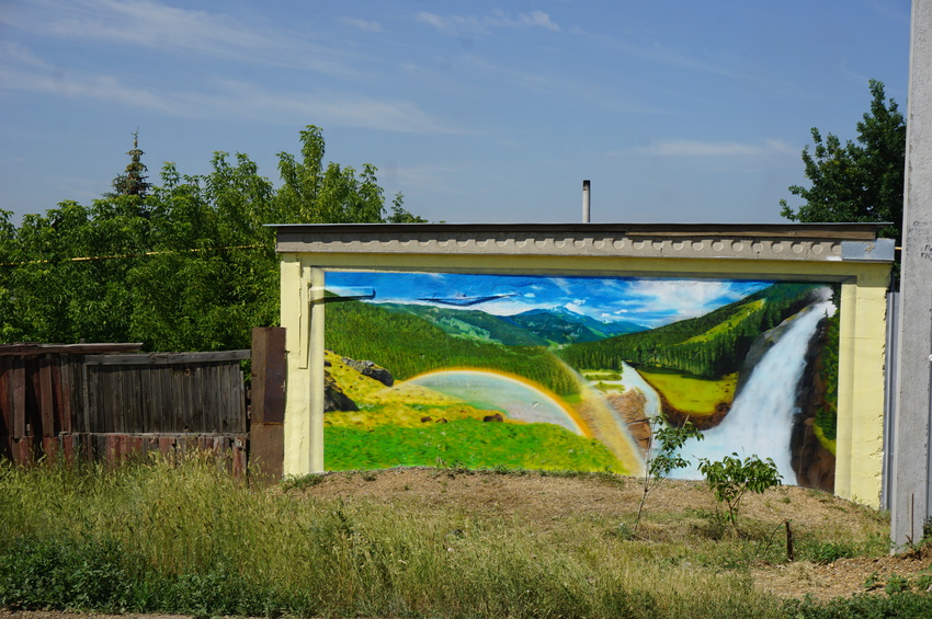 На улице Братской.