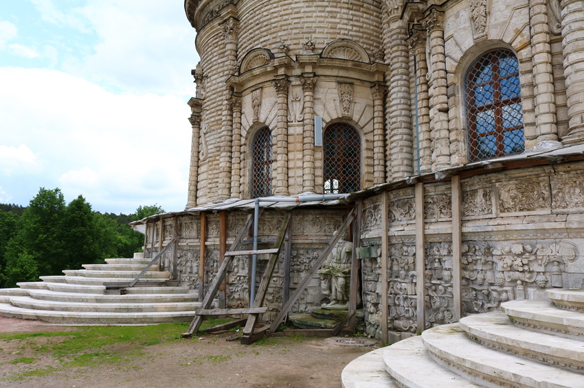 Усадьба Дубровицы, Знаменская церковь