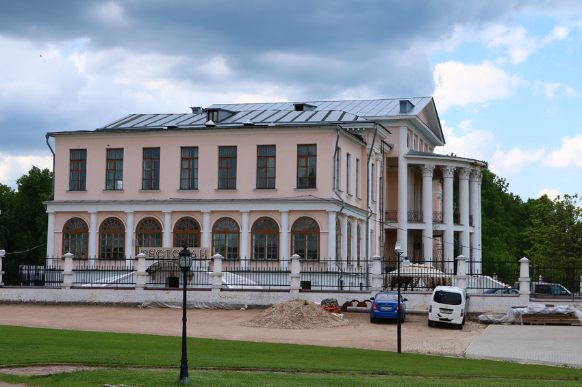 Усадьба Дубровицы, дворец
