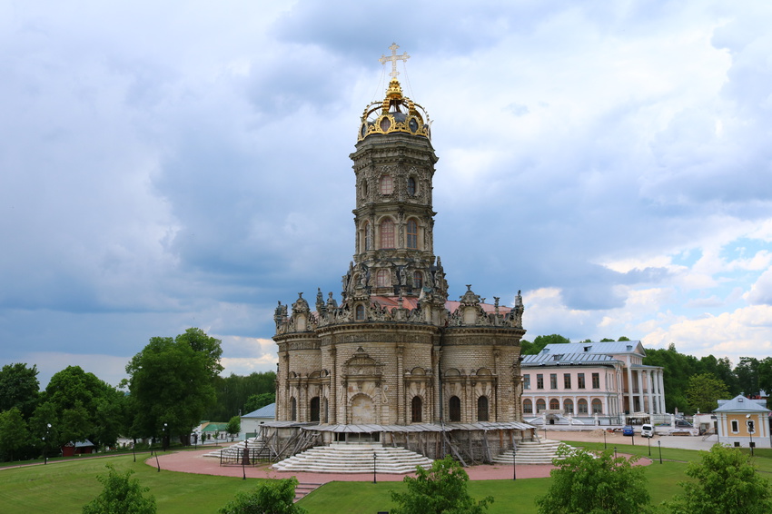 Усадьба Дубровицы, церковь Иконы Божией Матери Знамение
