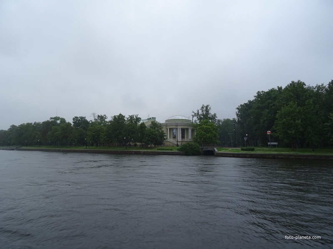 Набережная реки Большой Невки