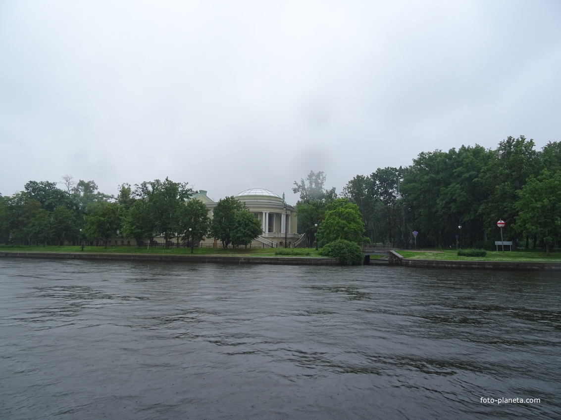 Набережная реки Большой Невки