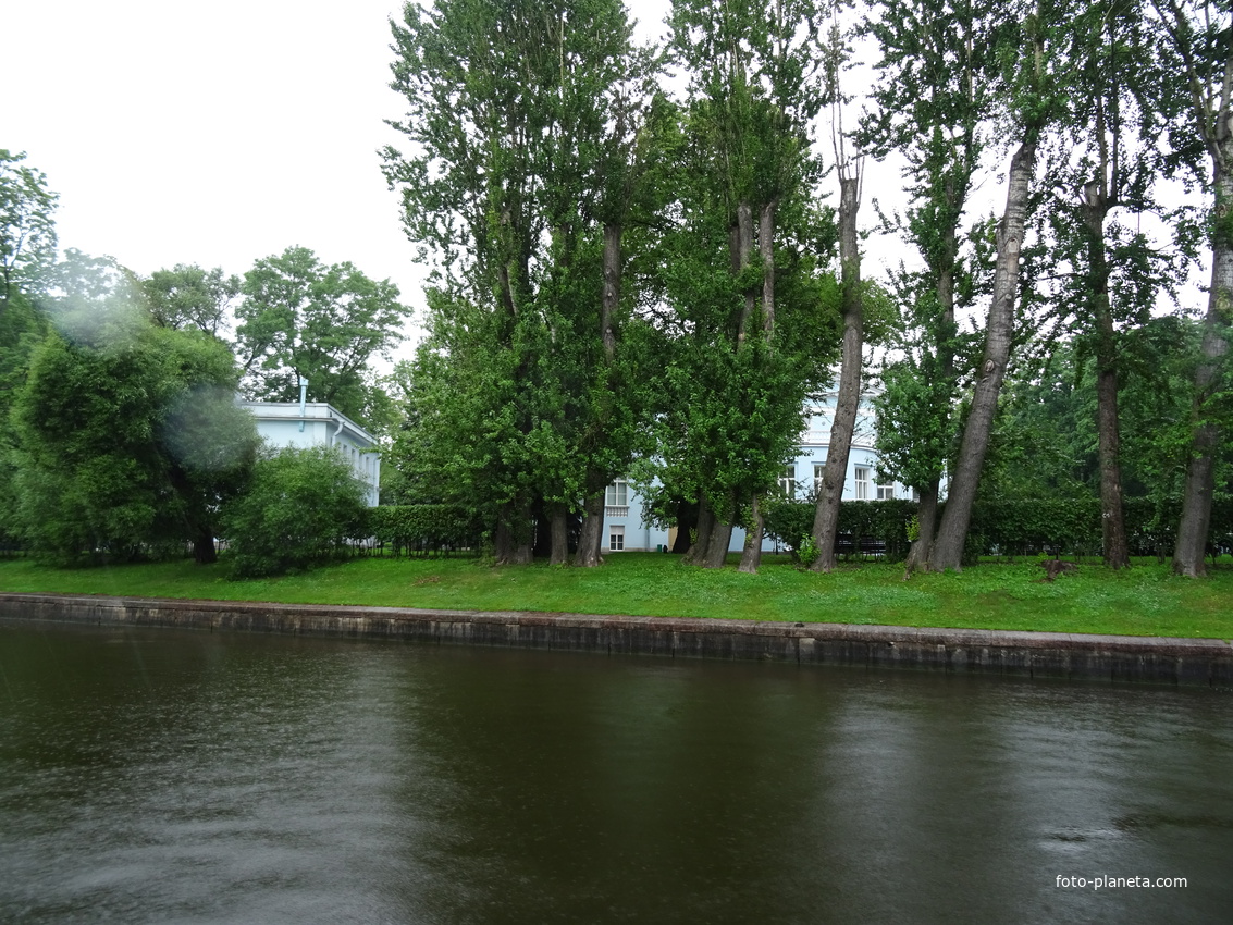 Набережная реки Крестовки