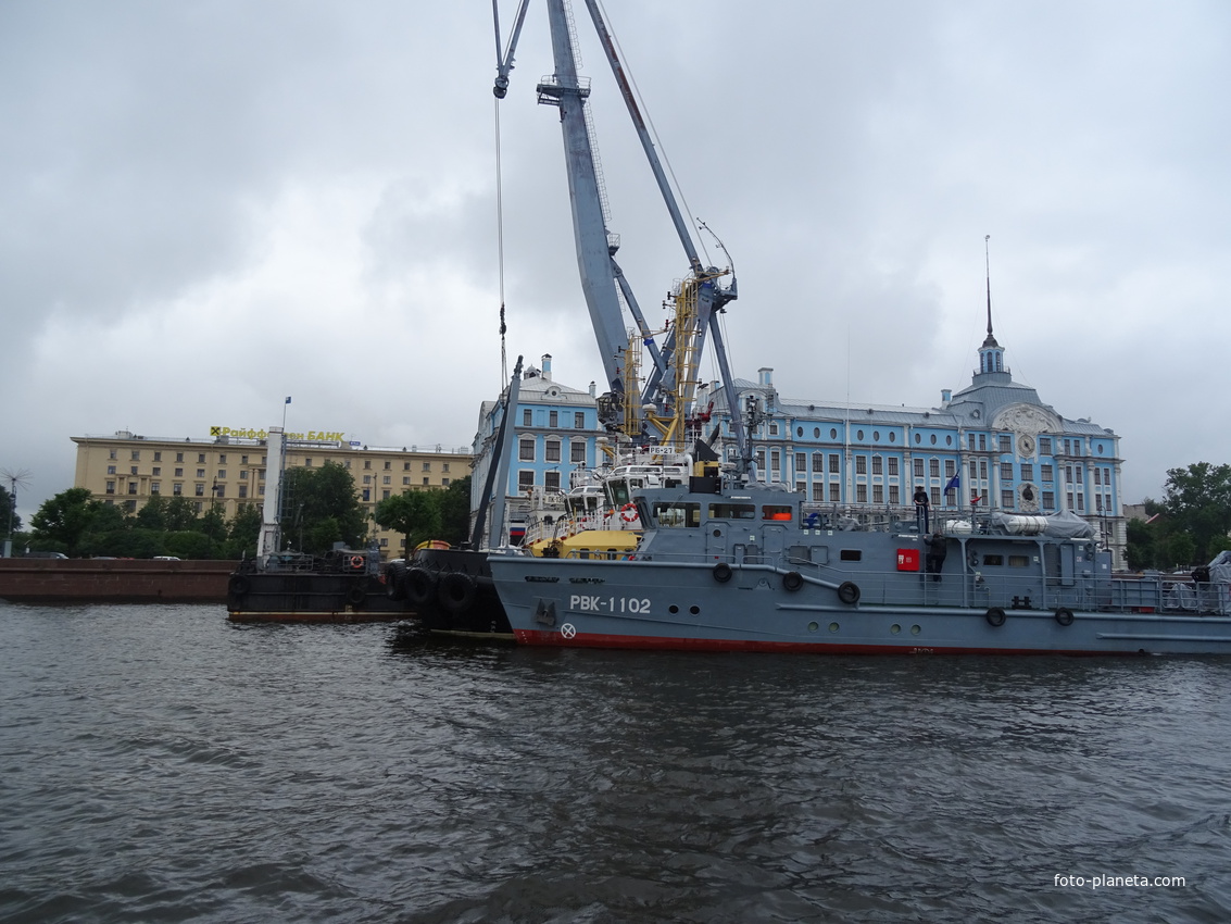 Петроградская набережная