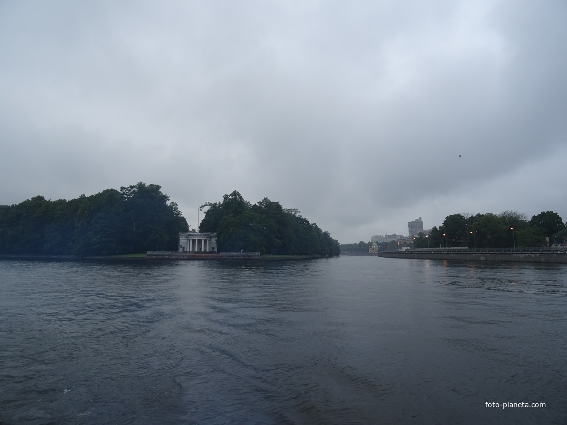 Река Средняя Невка