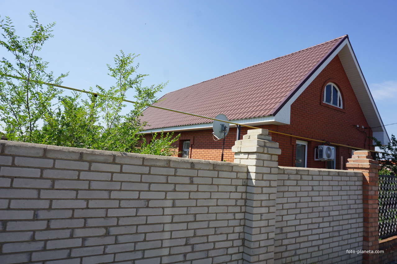 На улице Братской.