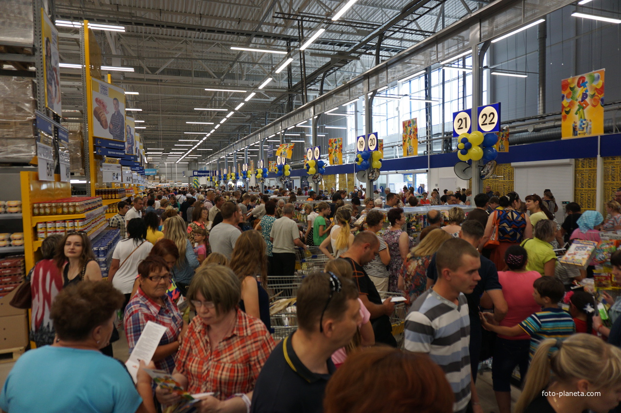 открытие гипермаркета лента на проспекте Ленина.