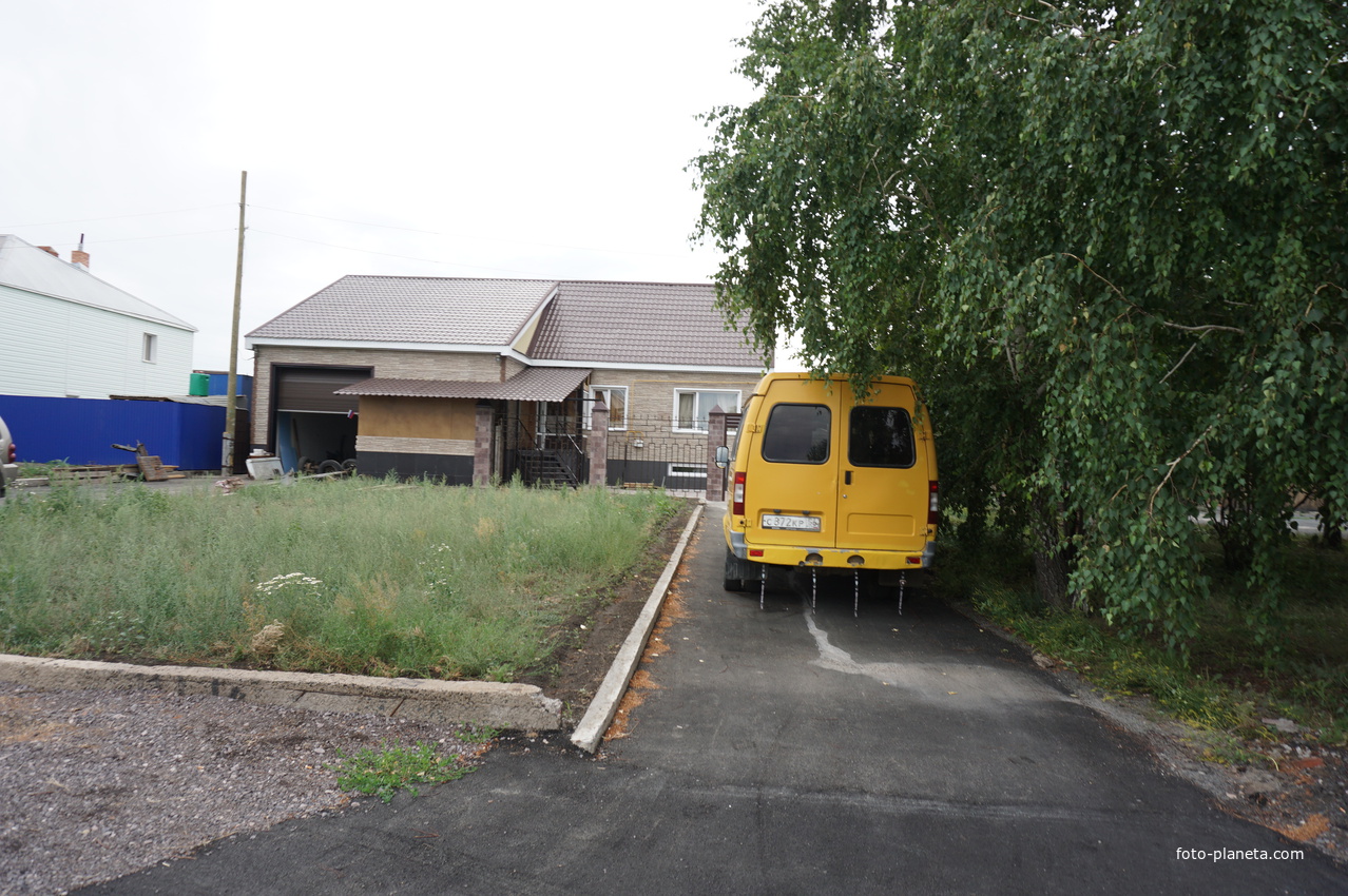 На улице Ялтинской.