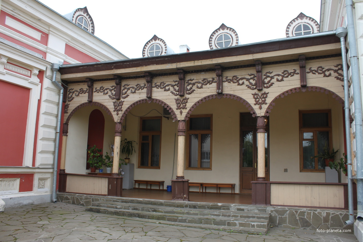 Таганрог. Скульптурный дворик художественного музея.