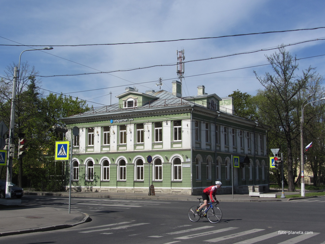 Дом командира Уланского полка - Отделение банка