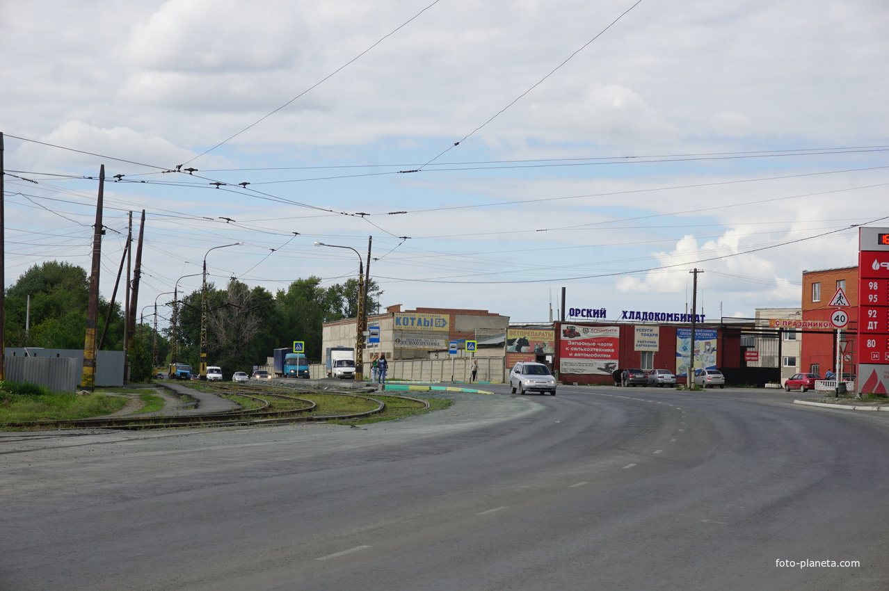 На улице Путейской.