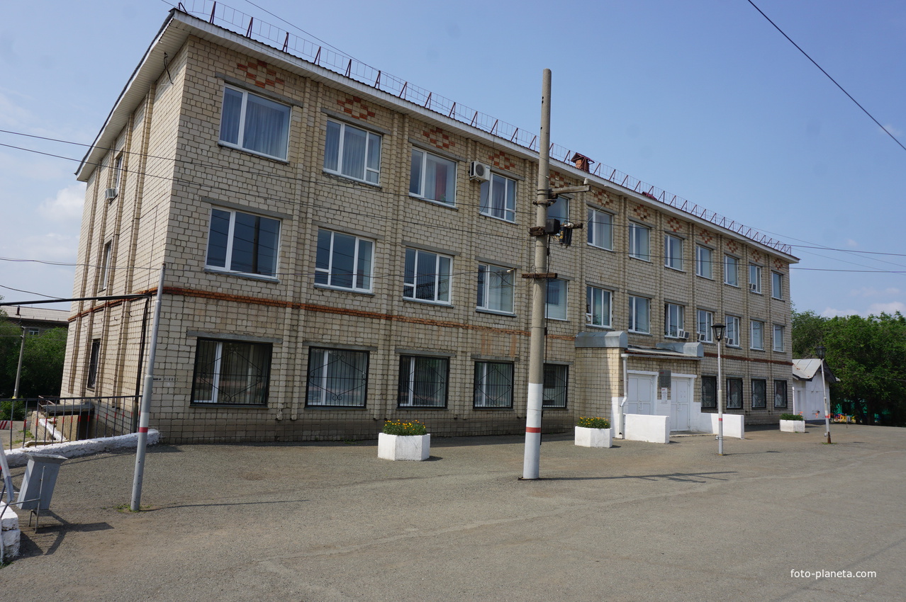 на пероне вокзала.