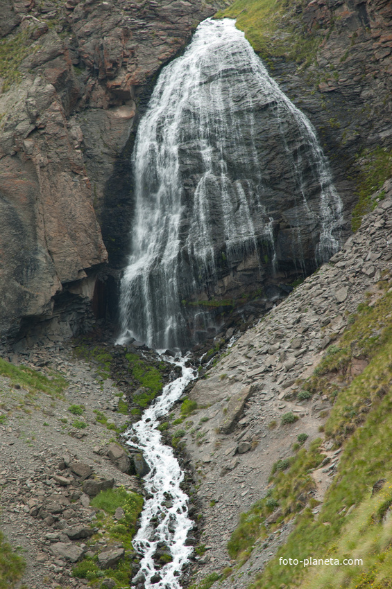 Склоны Эльбруса  Водопад