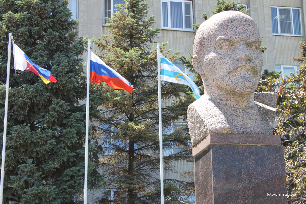 Таганрог. памятник В.И. Ленину.