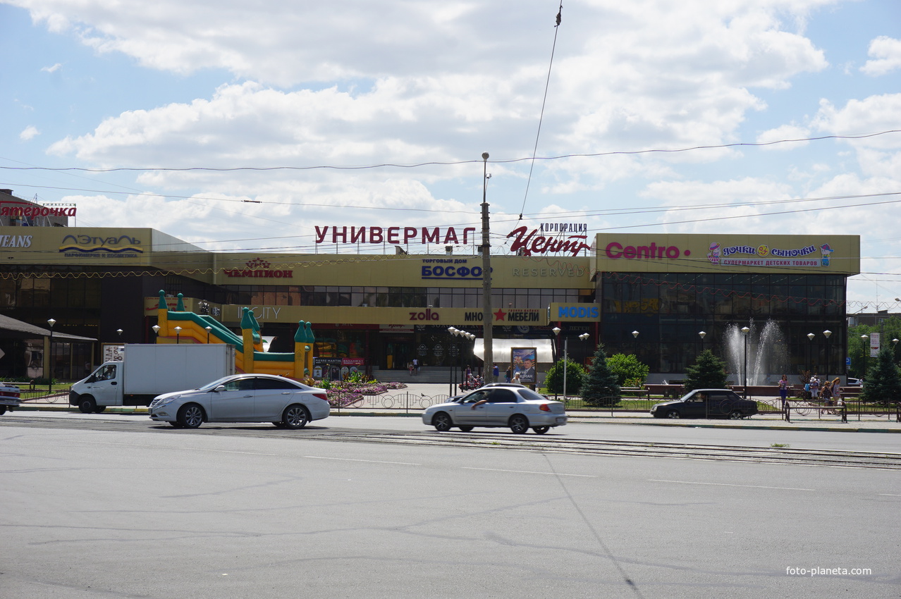 На площади Васнецова.