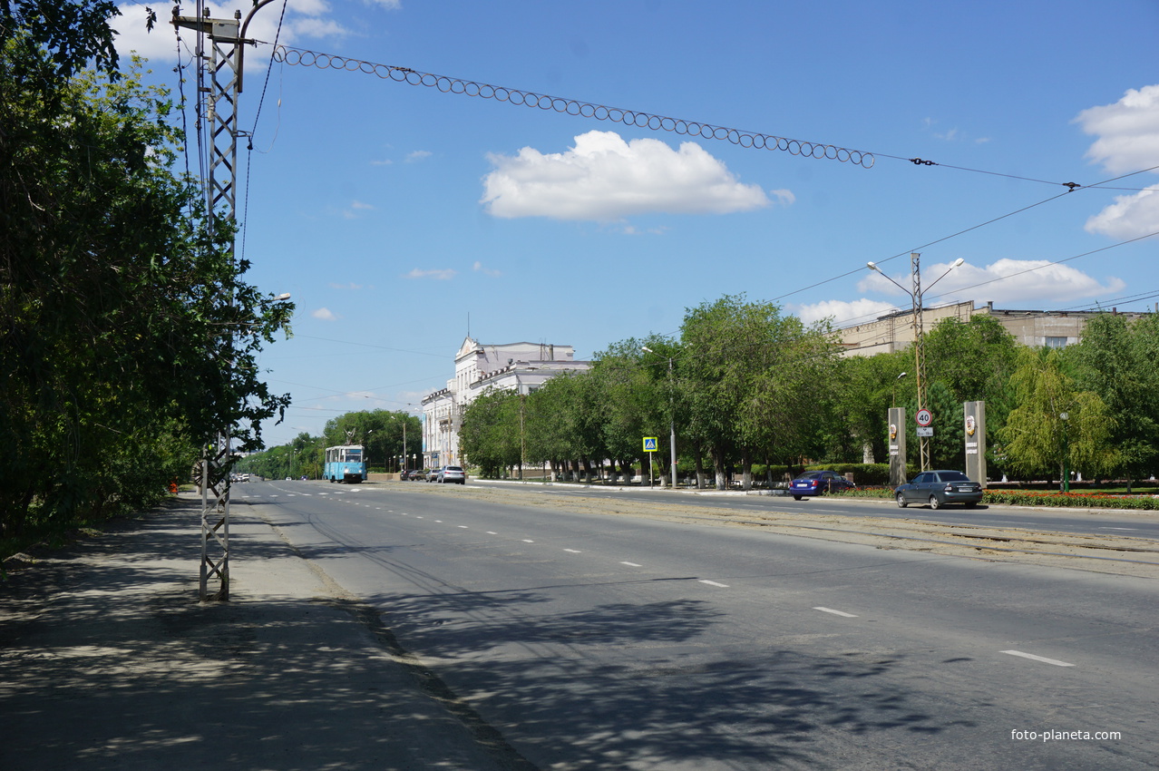 Орск улица. Бульвар по пр. мира Орск. Бульвар на проспекте мира Орск. Улица проспект мира в Орске. Главная улица Орска.