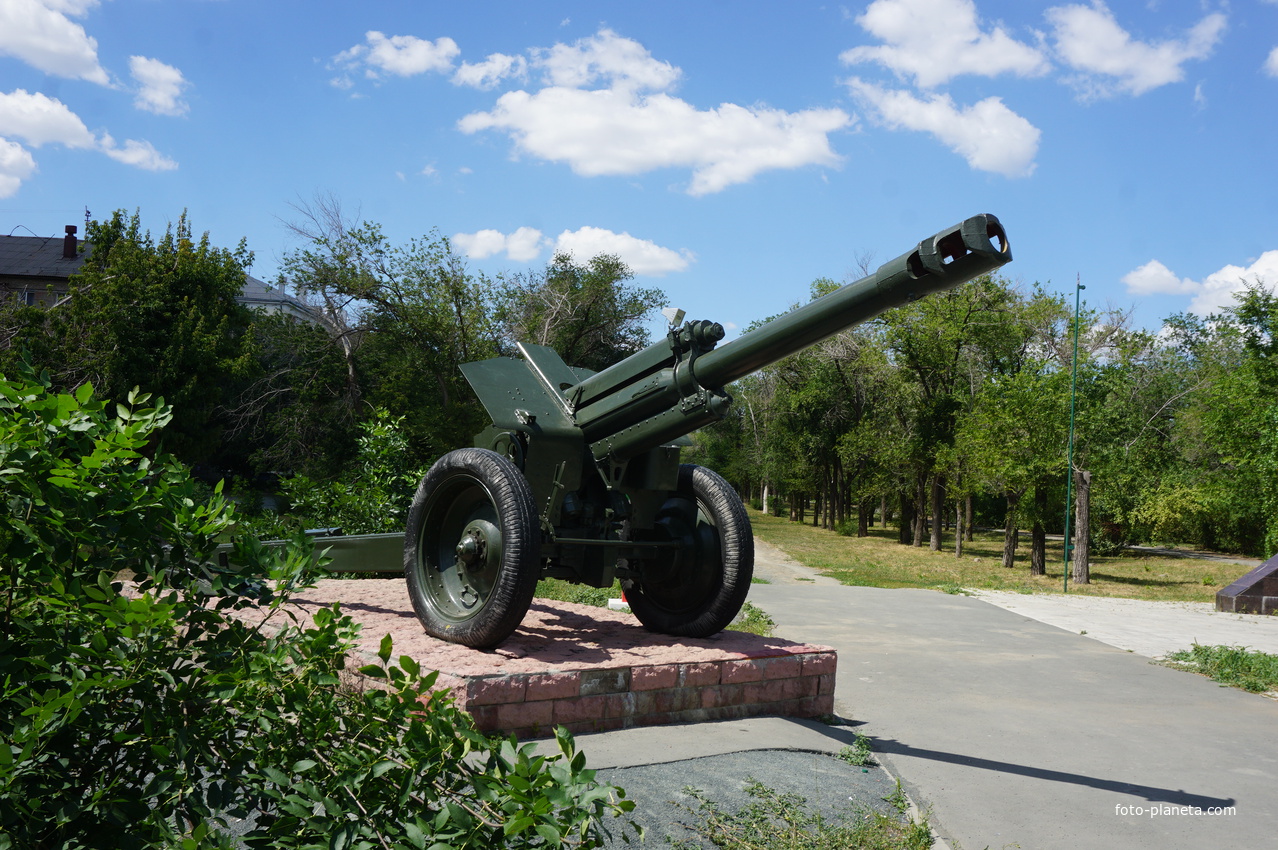 В сквере защитникам Отечества.