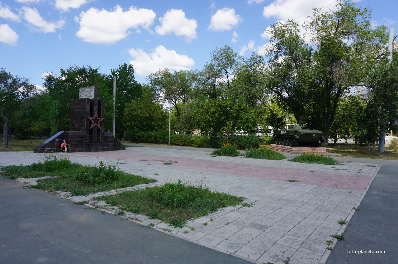 В сквере Памяти.