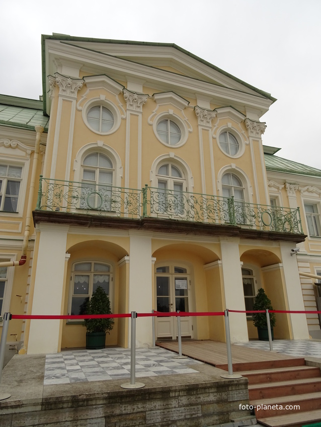 Большой Меншиковский дворец