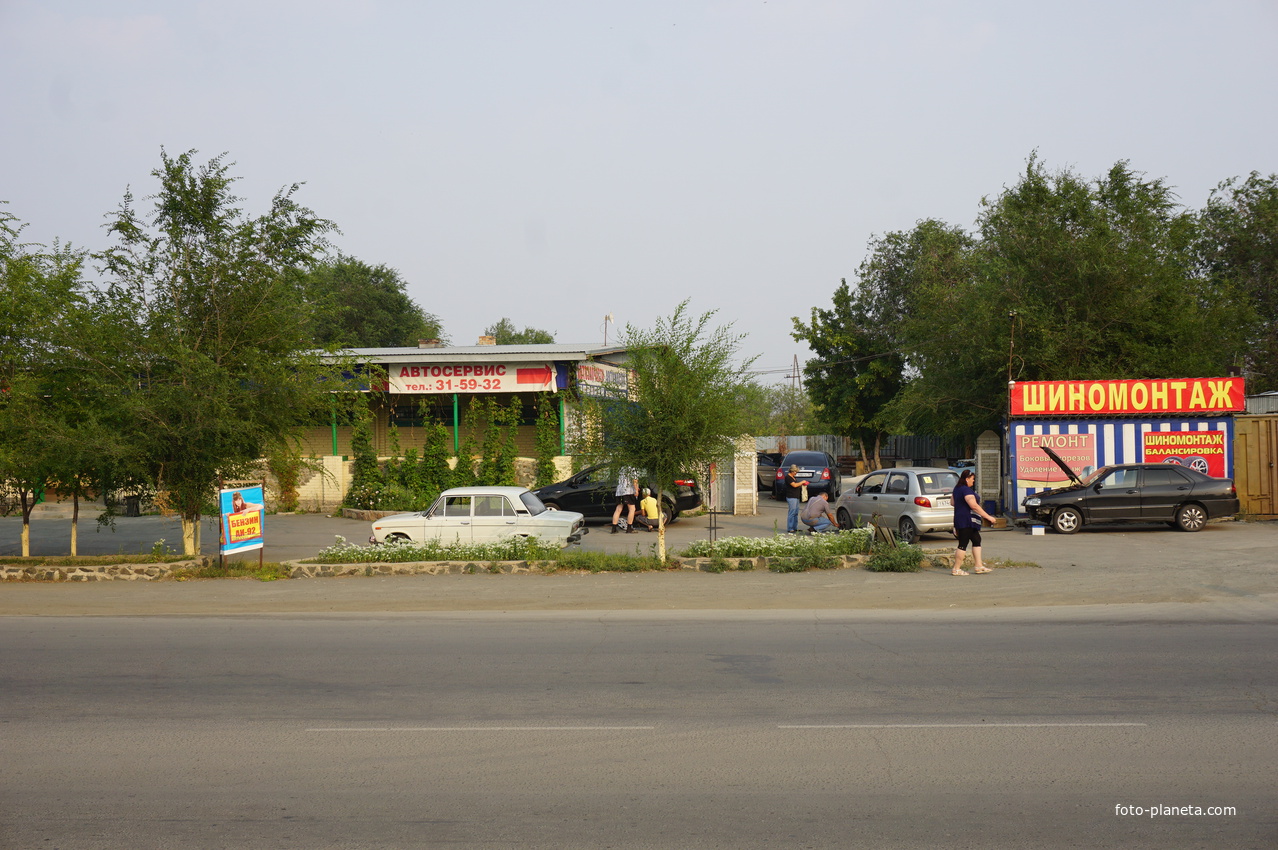 На улице Азовской.