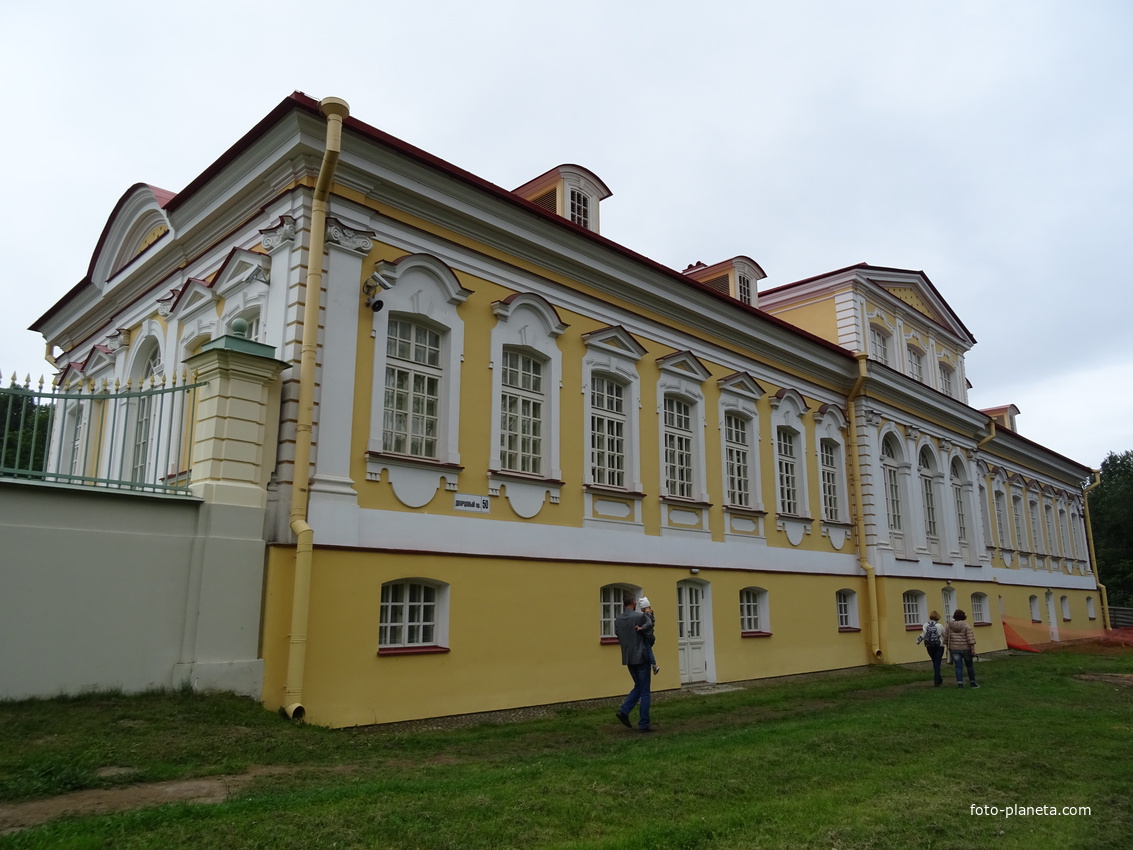 Дворцово-парковый ансамбль &quot;Ораниенбаум&quot;. Картинный Дом.