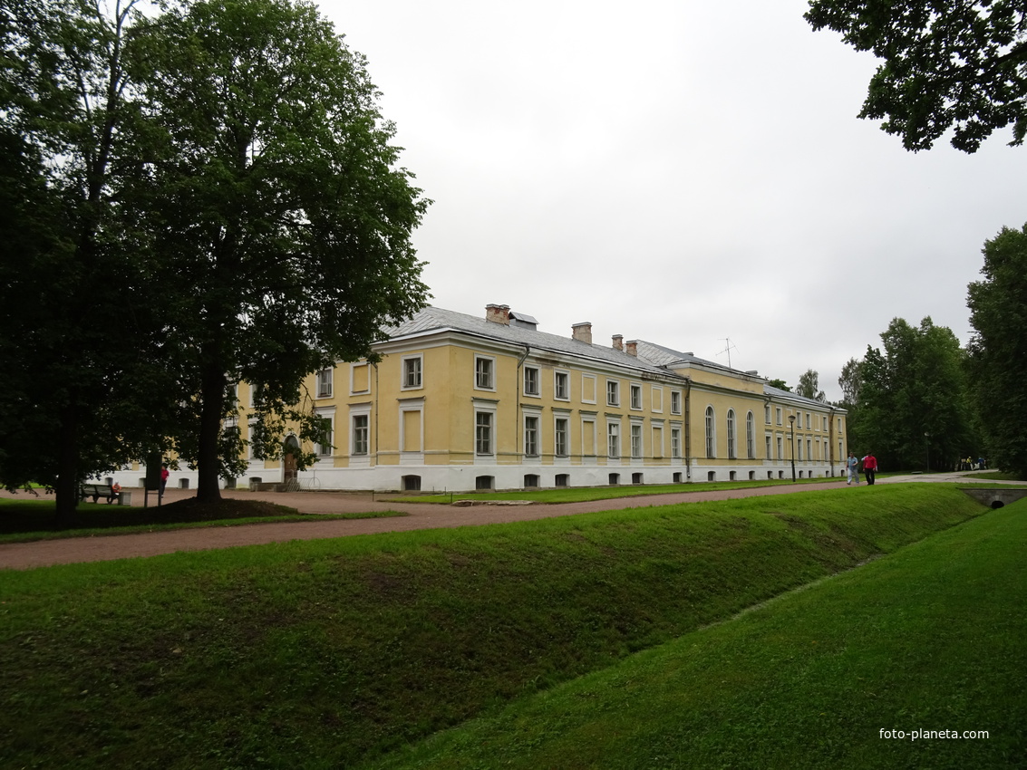 Дворцово-парковый ансамбль &quot;Ораниенбаум&quot;. Кавалерский корпус.