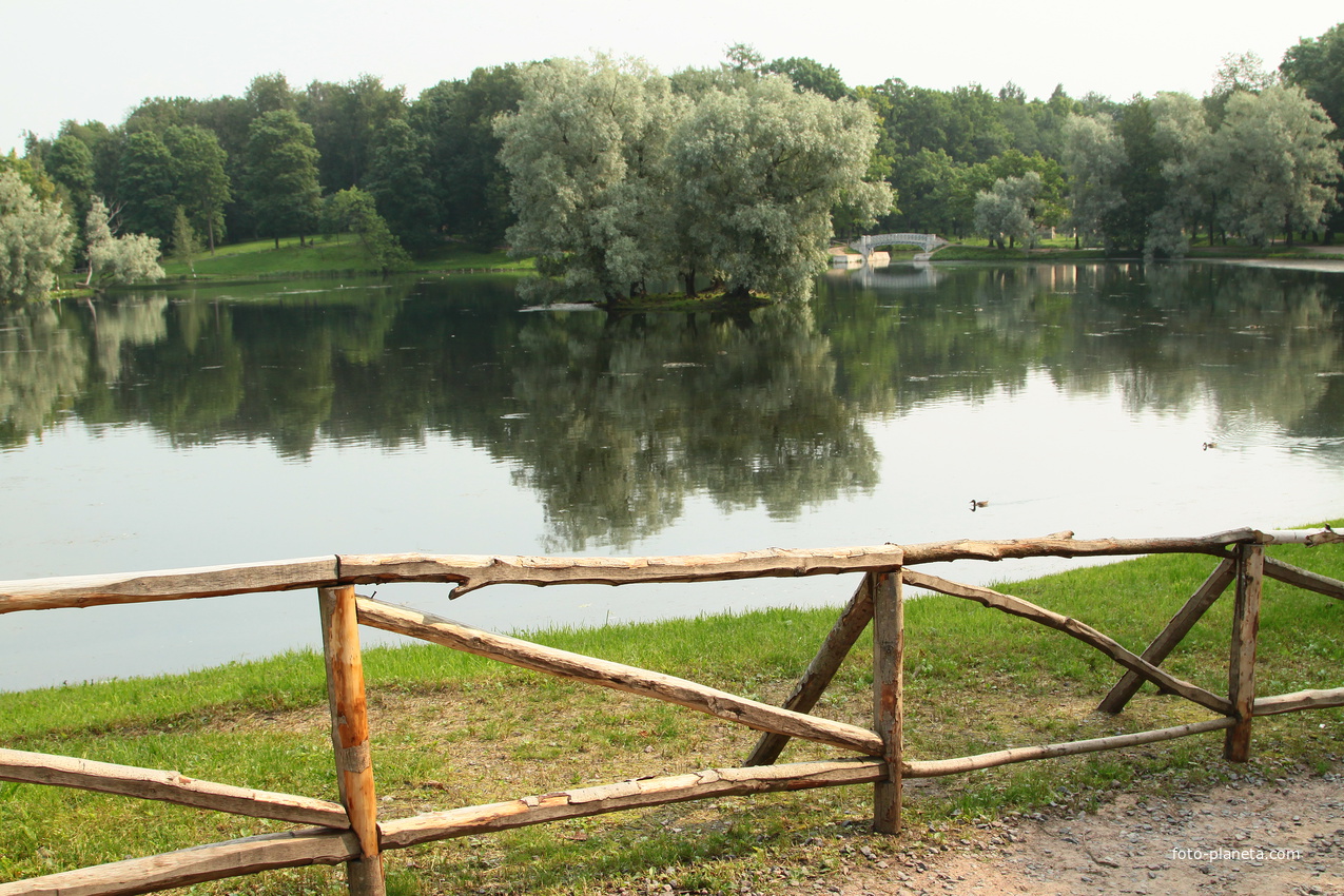 Дворцовый парк. Белое озеро.