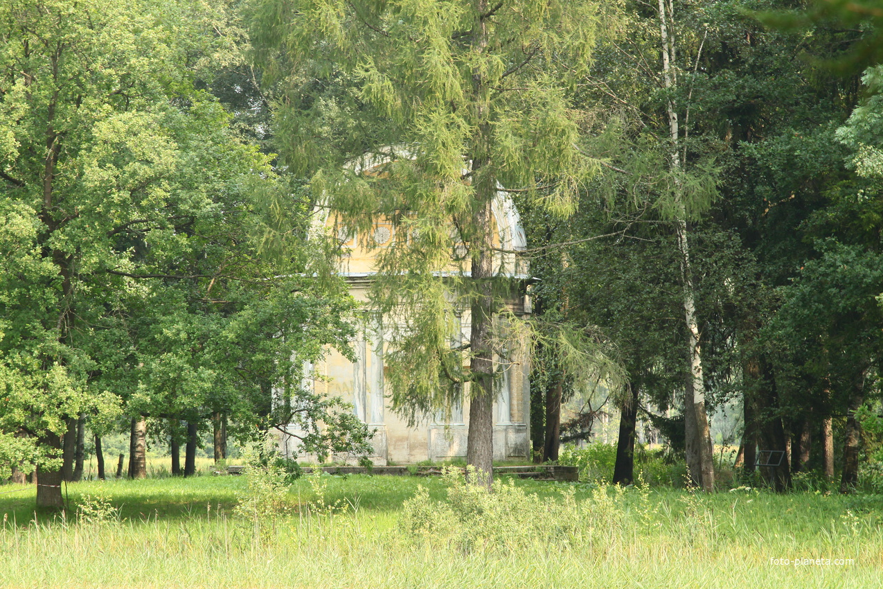 Дворцовый парк. Павильон Орла.