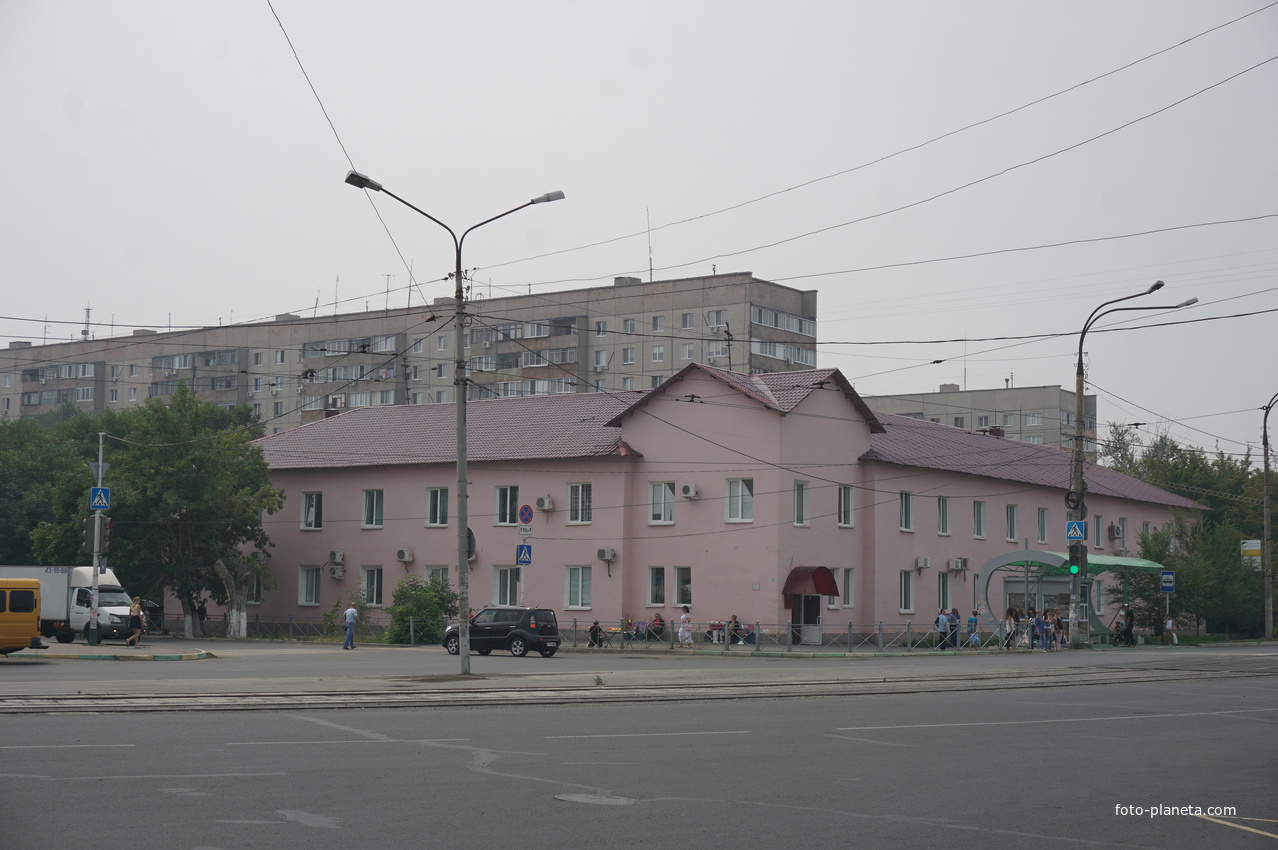 Город орск васнецова. Площадь Васнецова Орск. Васнецова 19 Орск. Исток Орск Васнецова. Площадь Васнецова Орск фото.