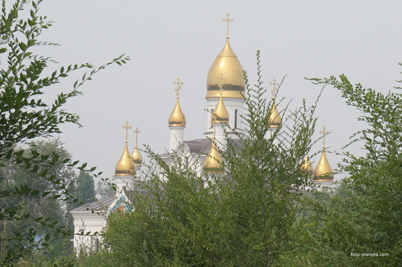 Вид с улицы Карельской.