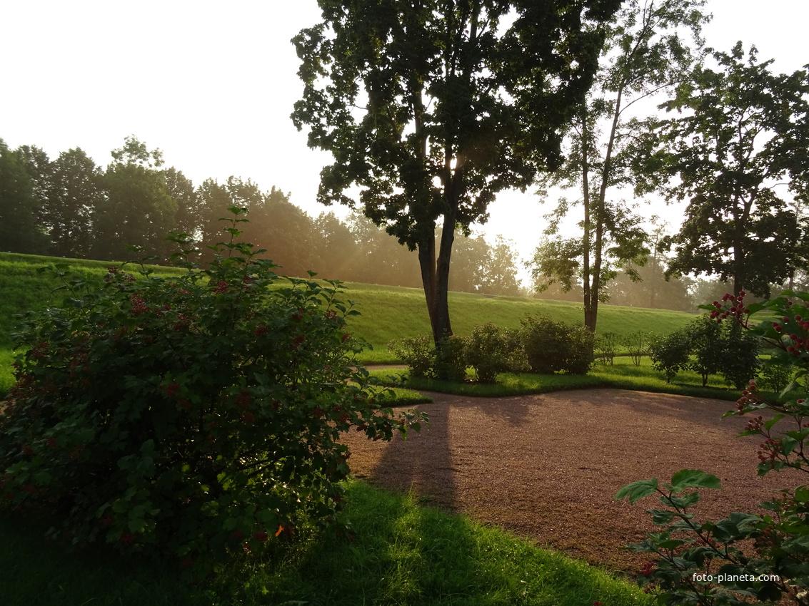 Территория павильона &quot;Белая башня&quot;