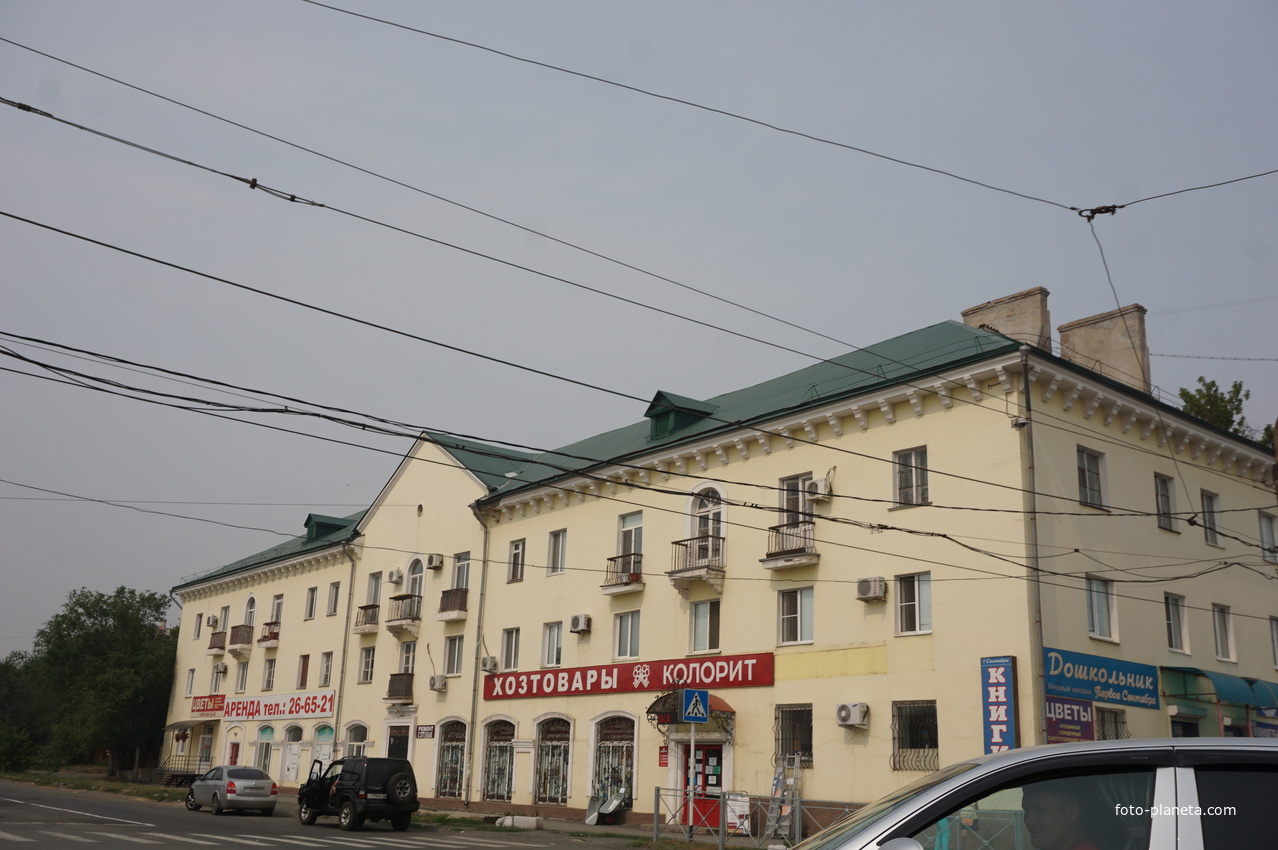 На улице Строителей.