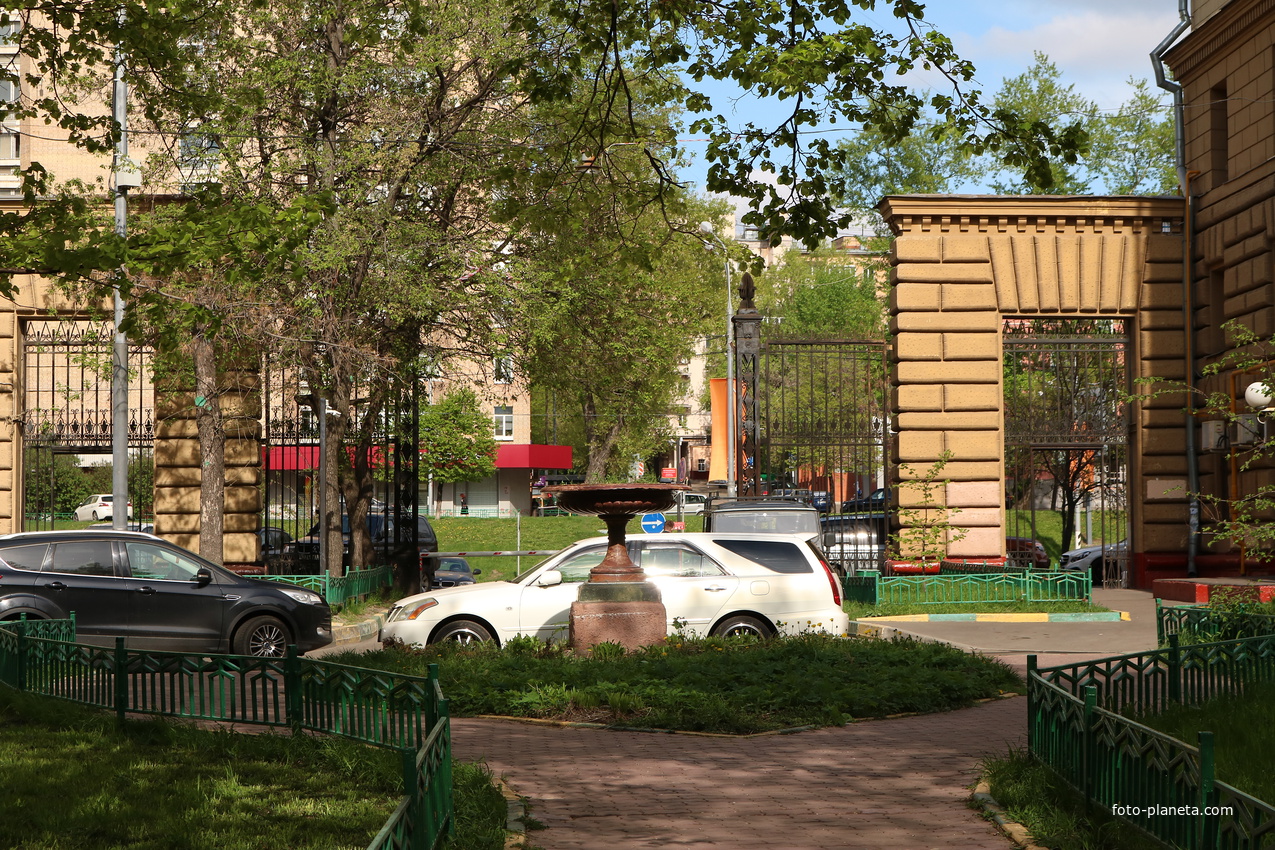 Новоспасский переулок в москве