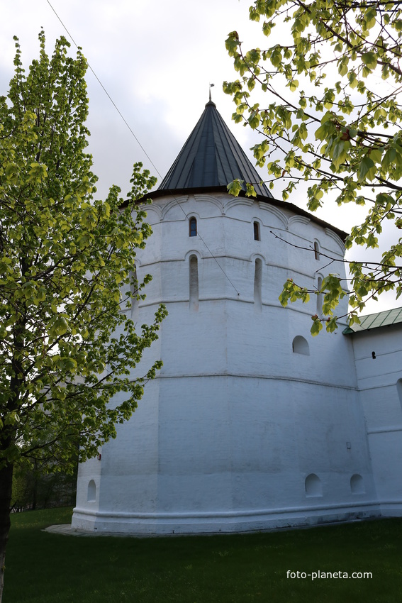 Юго-восточная башня Новоспасского монастыря