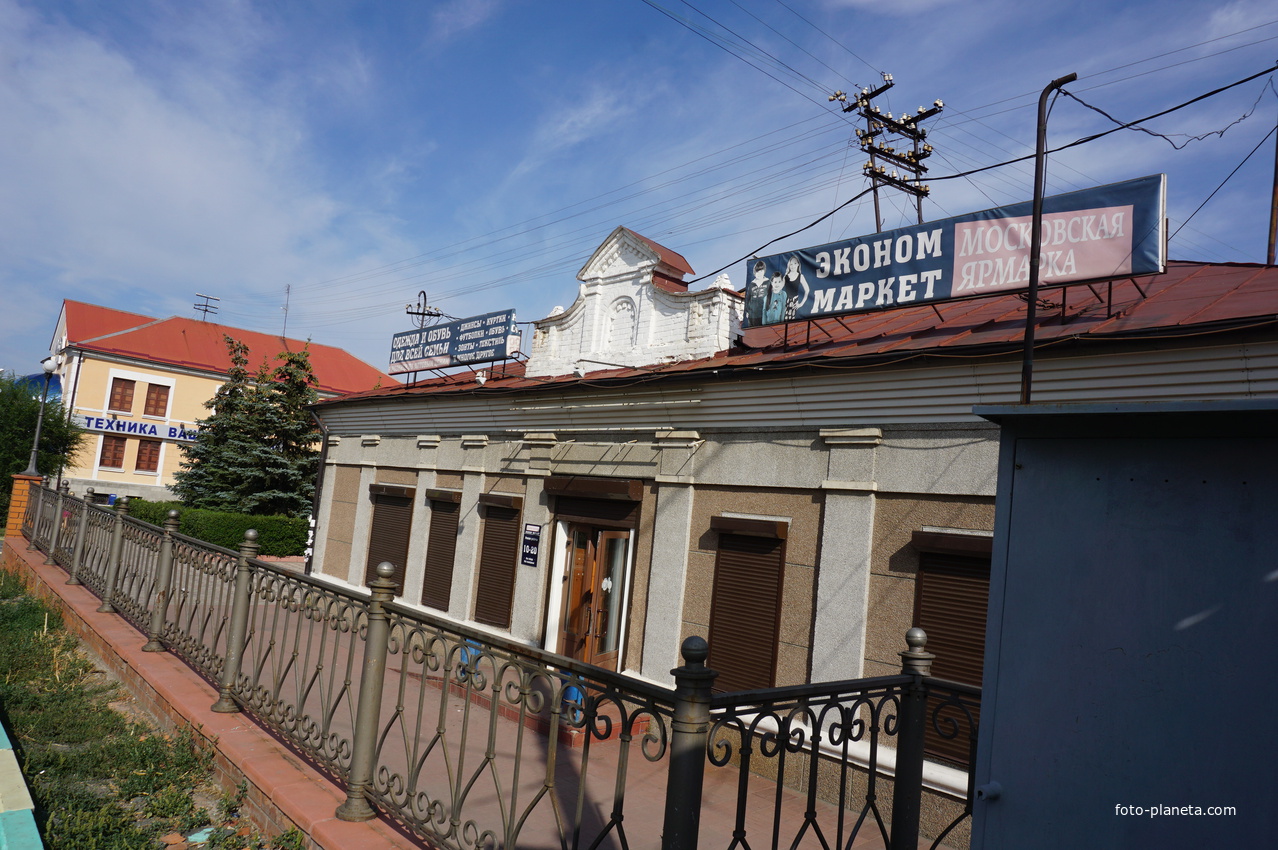 На улице Советской.