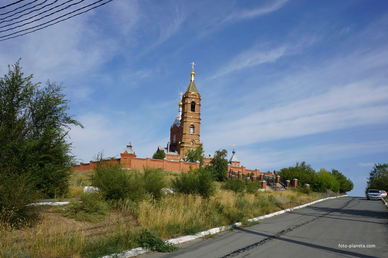 Вид с улицы Толстого.