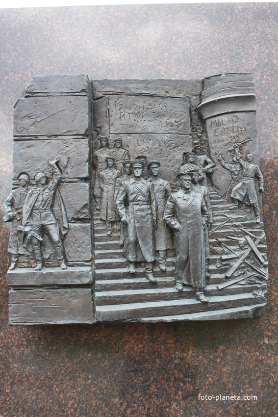 Елец. Мемориал-стела &quot;Город воинской славы&quot;.