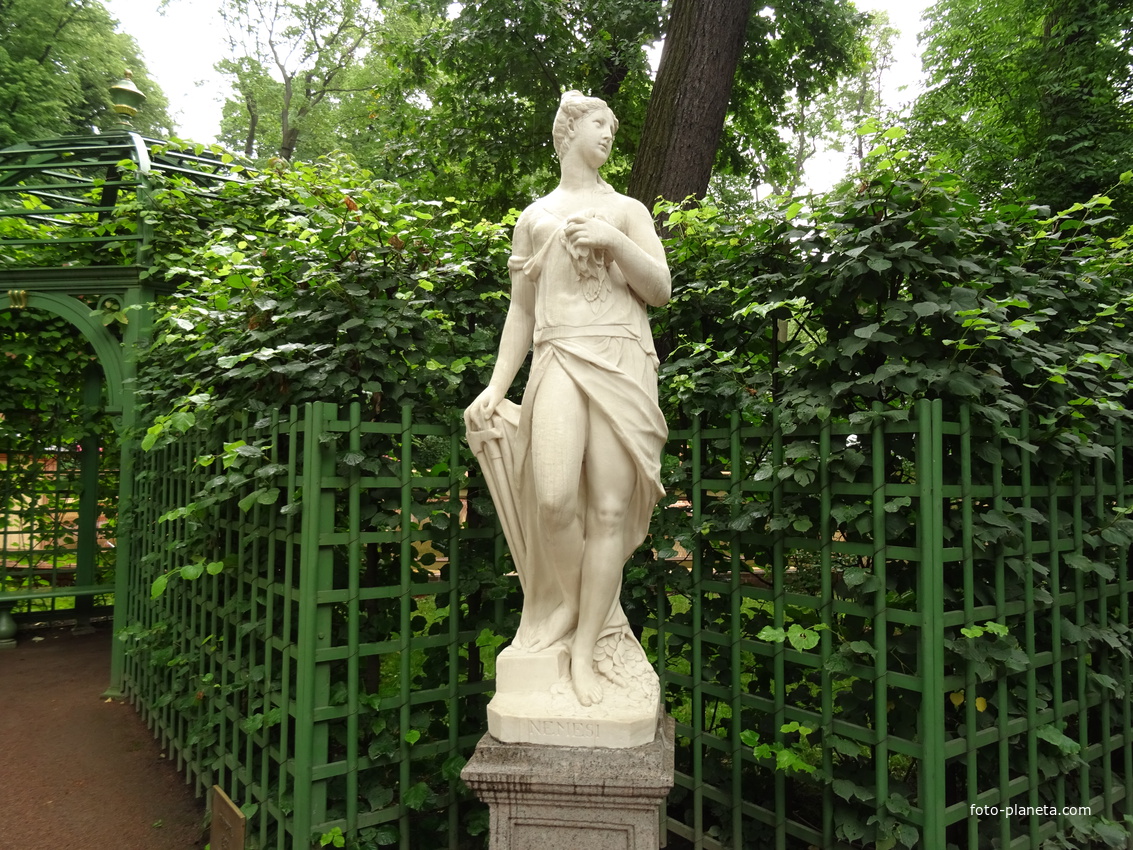 скульптура беллона в летнем саду. скульптура неземида летний сад. летний сад санкт-петербург минерва. какие скульптуры в летнем саду. летний сад в санкт-петербурге статуя немезида.