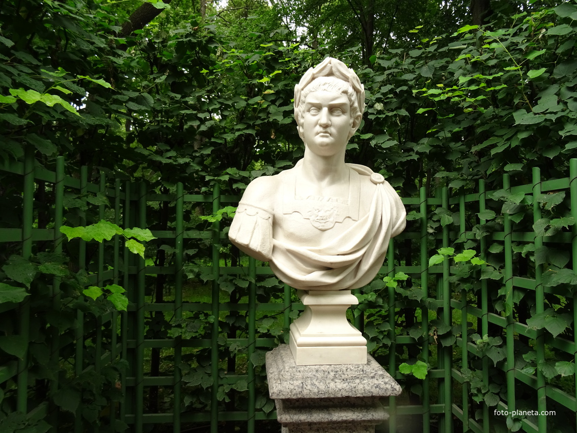 Летний сад. Скульптура &quot;Нерон&quot;.