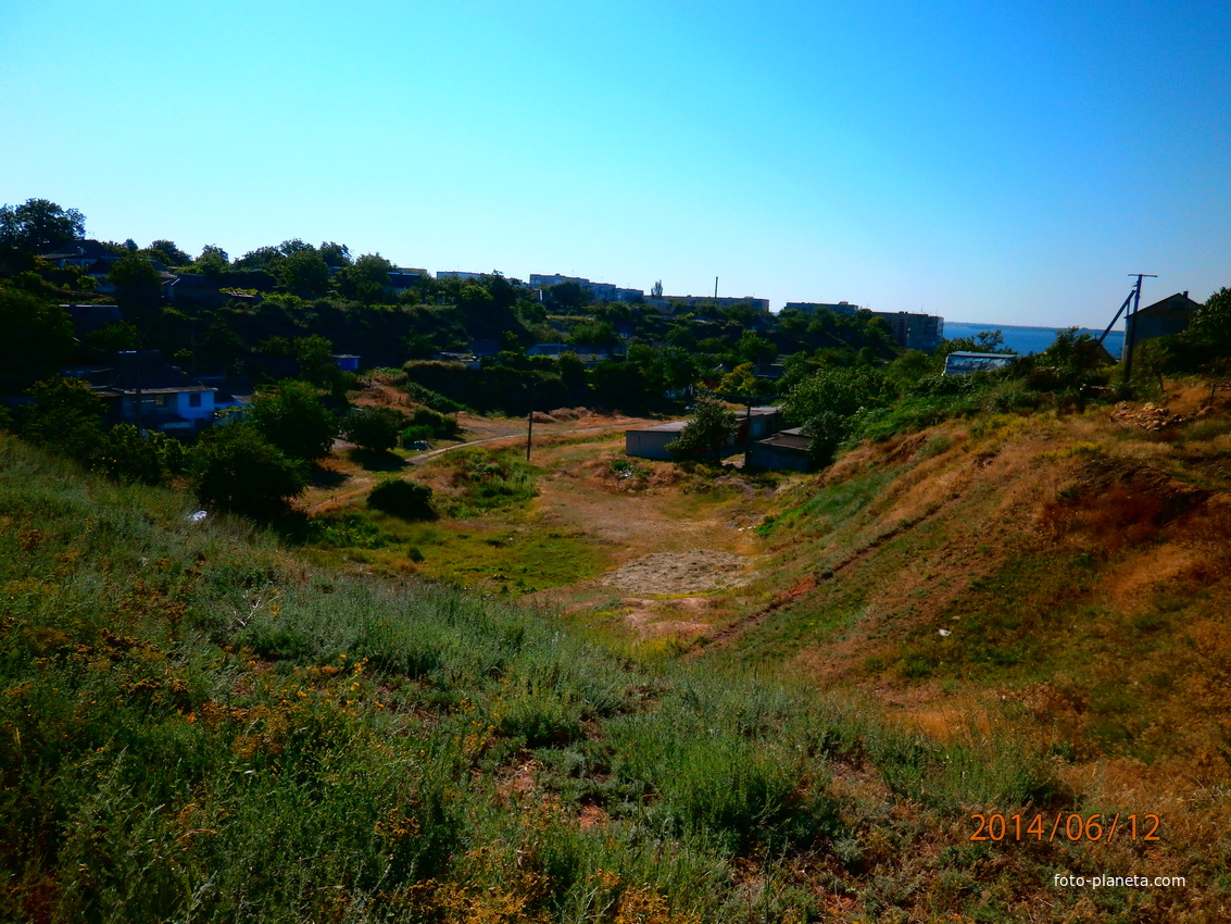 Турецкий город- крепость Кызы-Кермен  окружал  ров, наполненный водой из Днепра. (Берислав. Балка Кызы-Кермен).
