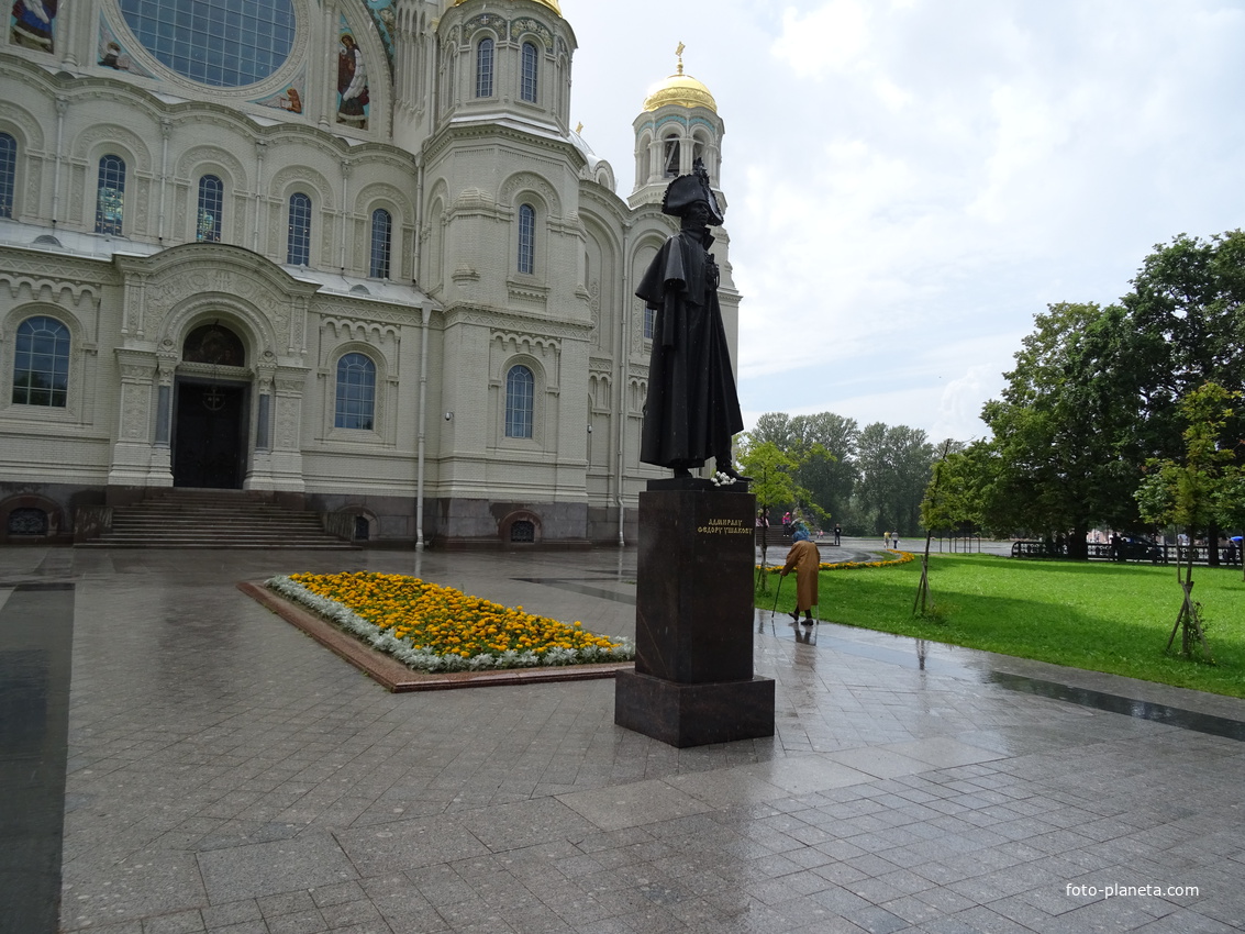 Памятник адмиралу Ушакову
