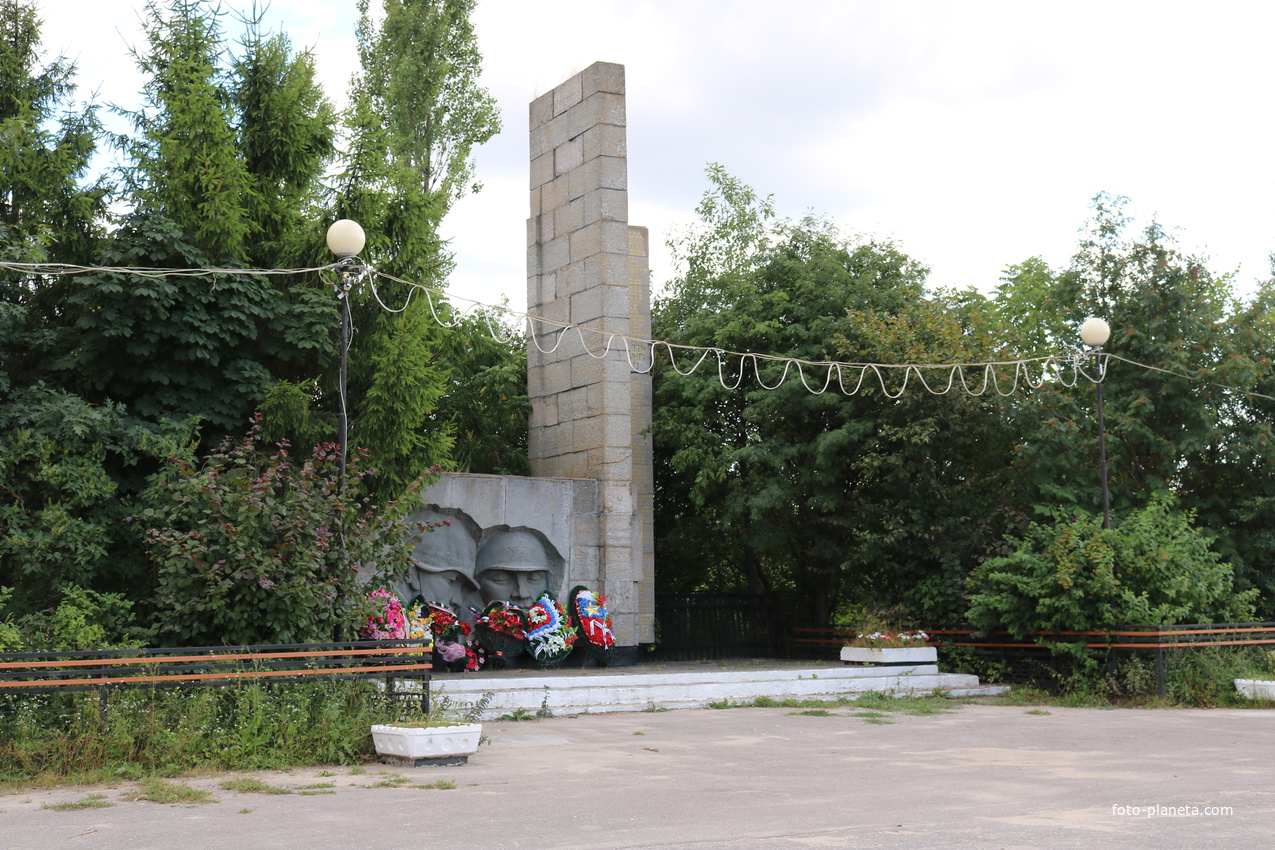 Гусь-Железный, памятник