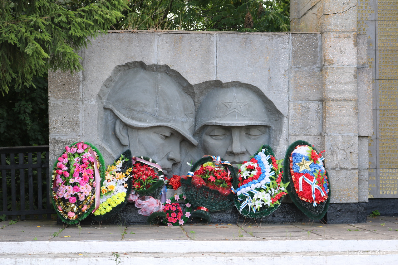 Памятник односельчанам погибшим в годы войны