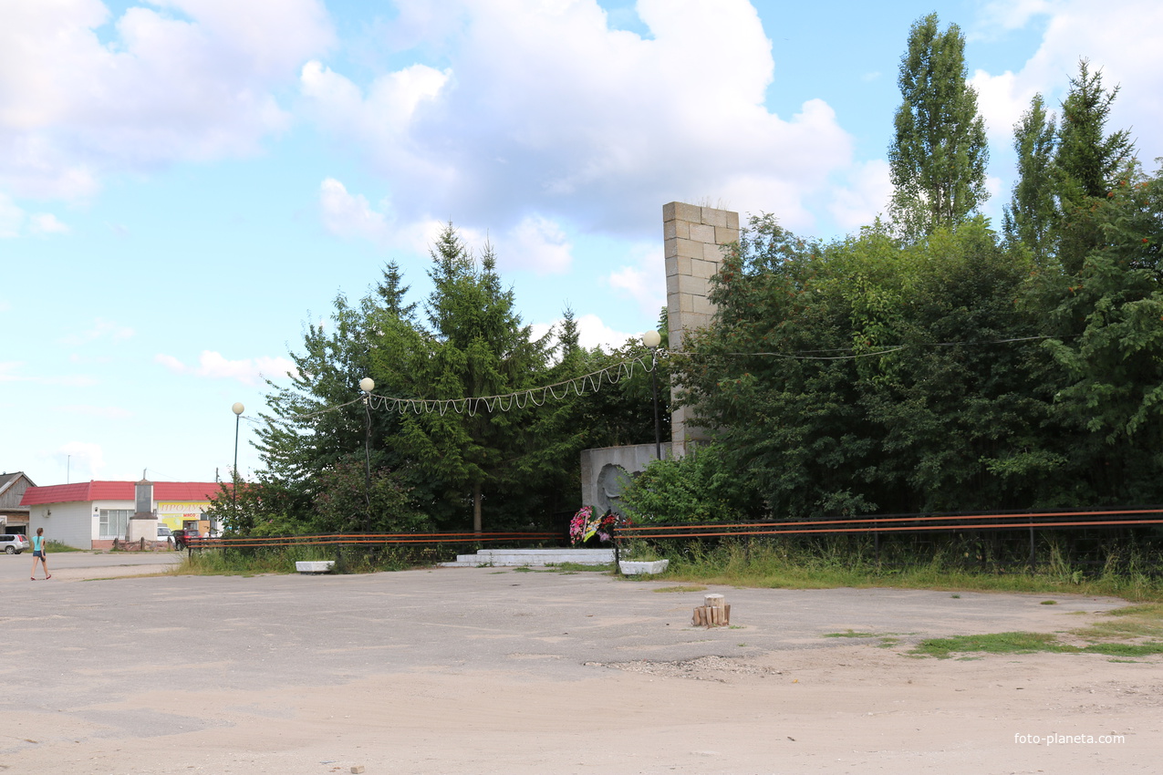 Гусь-Железный, памятник