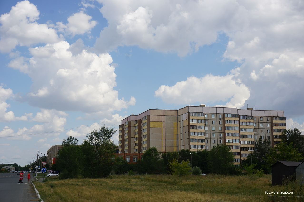 На улице Орской.