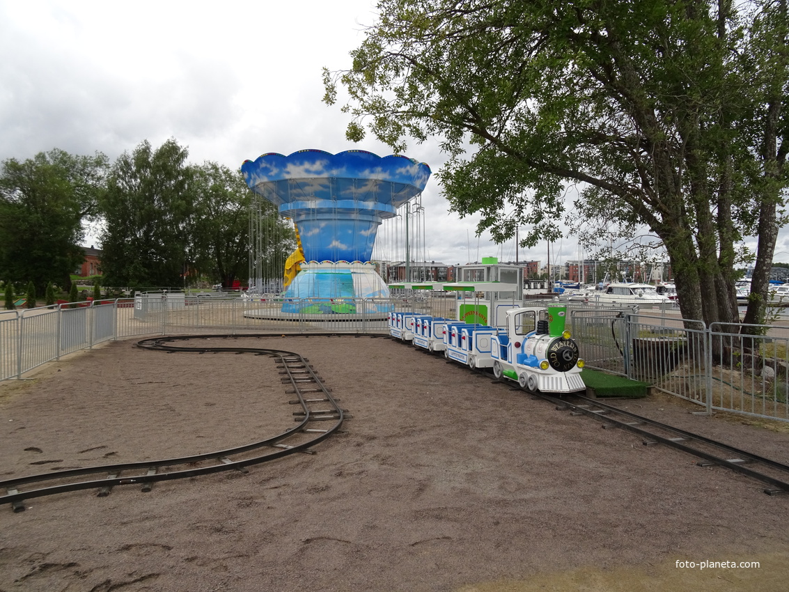 Детские аттракционы