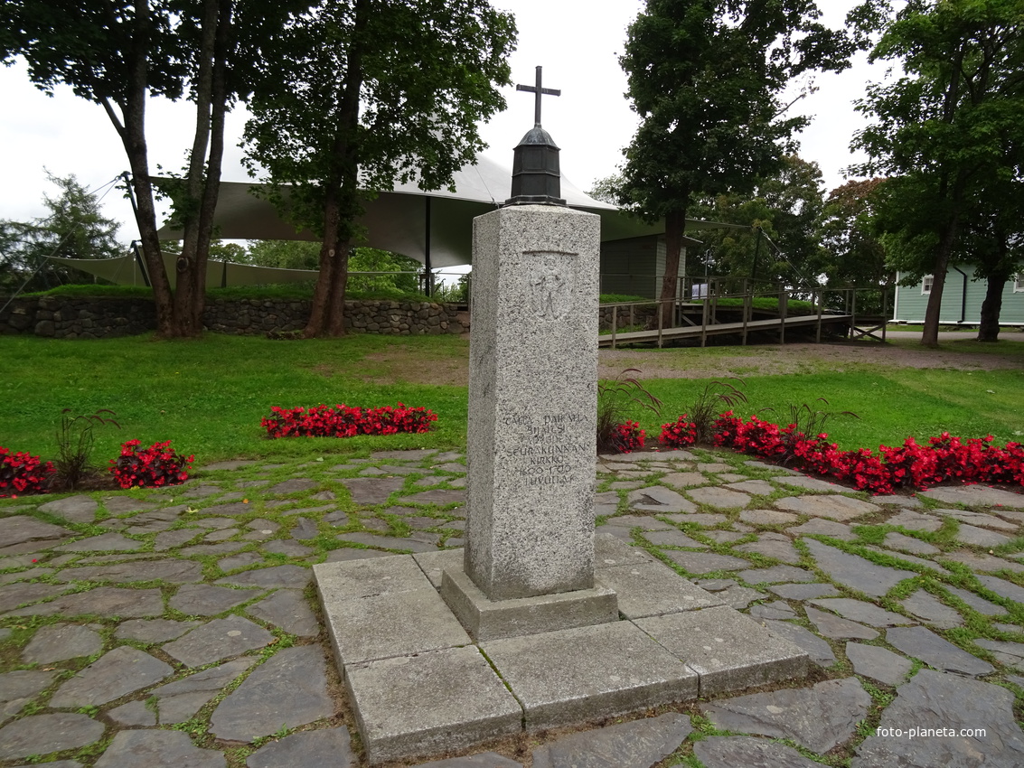 Памятный знак в честь лютеранской церкви